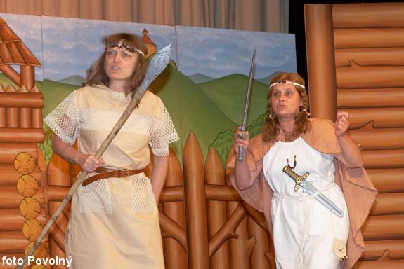 042 Dívčí válka.jpg