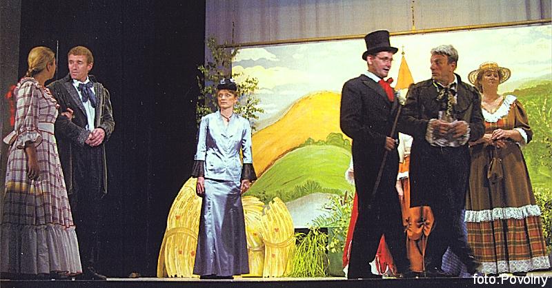 02 - Děvče z předměstí - 2004.jpg