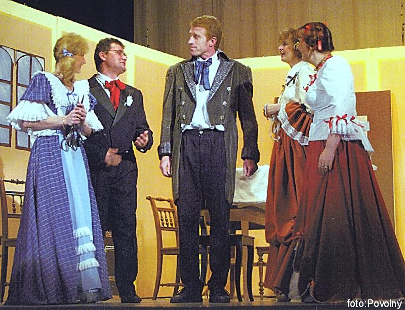 03 - Děvče z předměstí - 2004.jpg