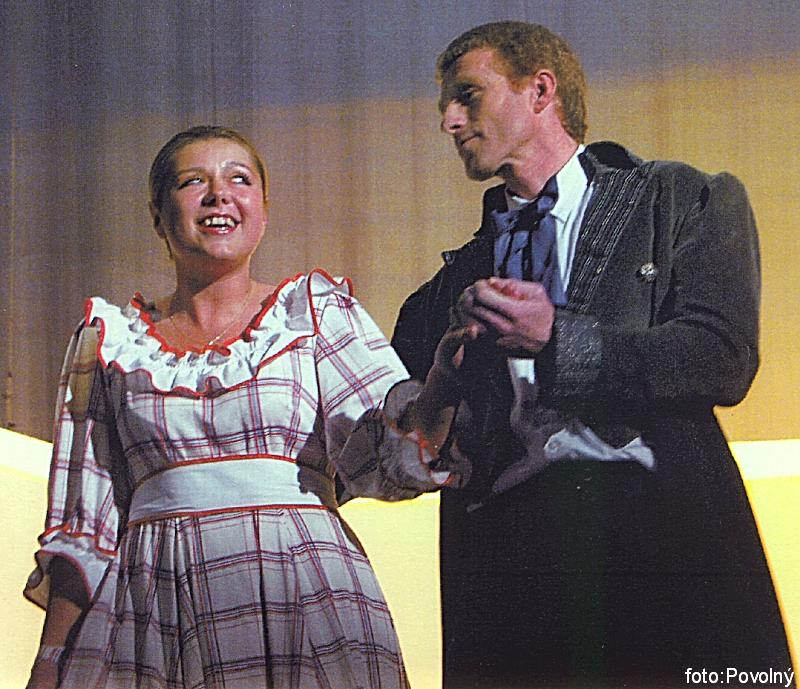 05 - Děvče z předměstí - 2004.jpg